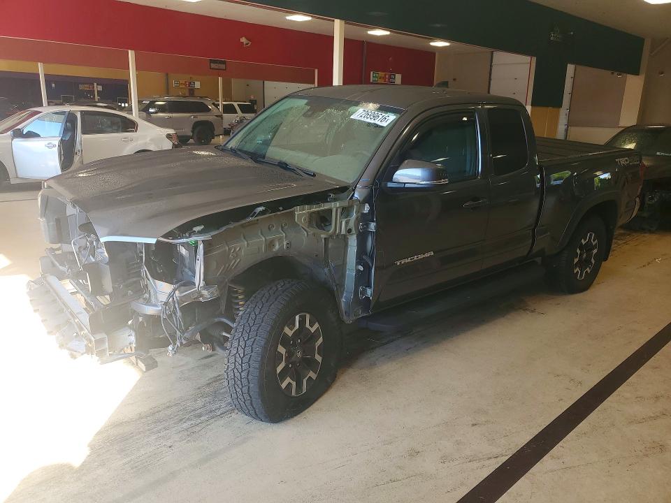 Снимка 1 от търг – 2018 TOYOTA TACOMA с VIN 5TFSZ5AN1JX140167