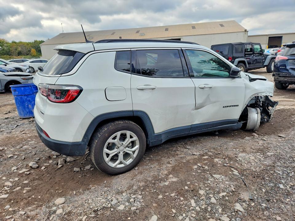 Foto 3 de la subasta – 2024 JEEP COMPASS con VIN 3C4NJDBN8RT100527