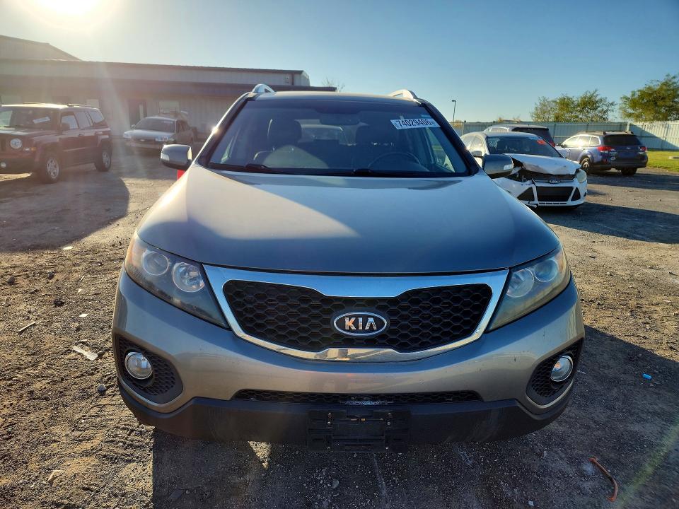 Снимка 5 от търг – 2011 KIA SORENTO с VIN 5XYKU4A22BG043126