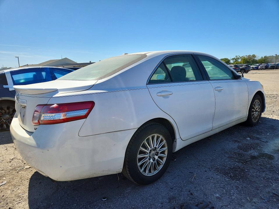 Снимка 3 от търг – 2010 TOYOTA CAMRY с VIN 4T4BF3EK1AR028680
