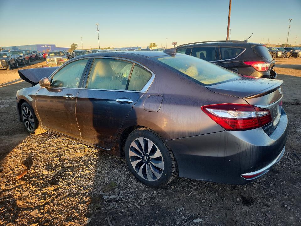 Photo 2 from auction – 2017 HONDA ACCORD with VIN JHMCR6F58HC027383