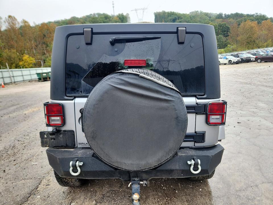 Снимка 6 от търг – 2015 JEEP WRANGLER UNLIMITED с VIN 1C4BJWDG1FL612649