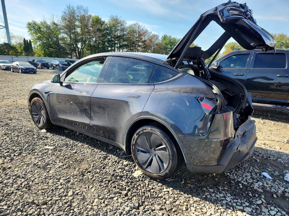 Снимка 2 от търг – 2026 TESLA MODEL Y с VIN 7SAYGDEE6TF626364