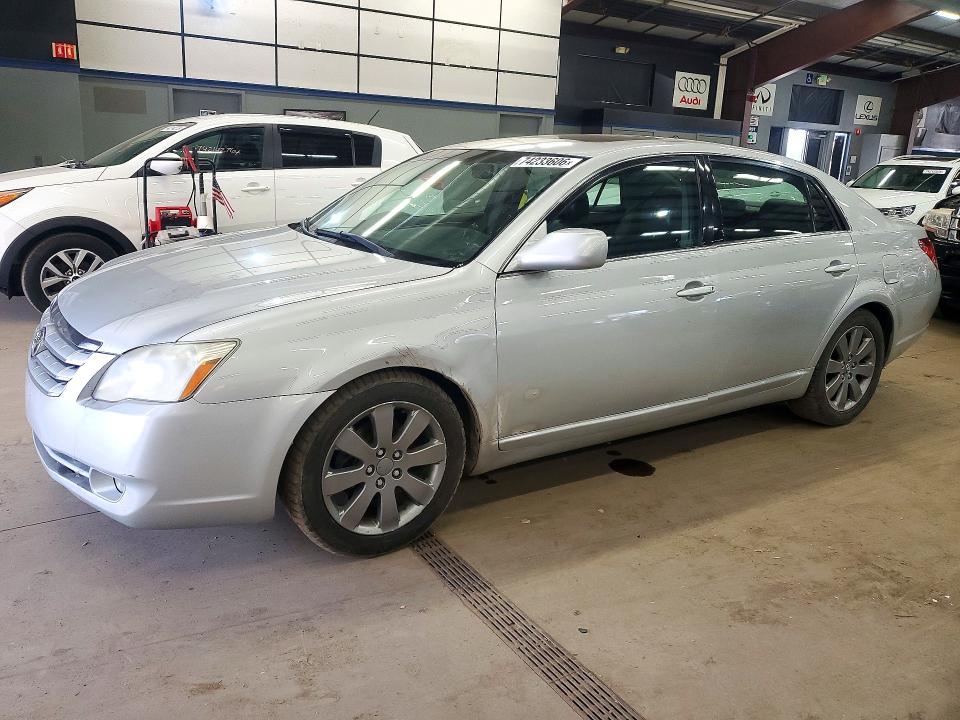 Снимка 1 от търг – 2005 TOYOTA AVALON с VIN 4T1BK36B05U012948