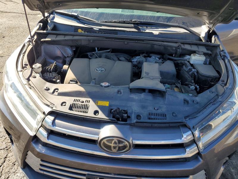 Photo 12 from auction – 2018 TOYOTA HIGHLANDER with VIN 5TDYZRFH3JS280697