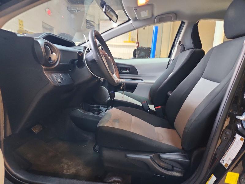 Снимка 7 от търг – 2013 TOYOTA PRIUS C с VIN JTDKDTB32D1536311