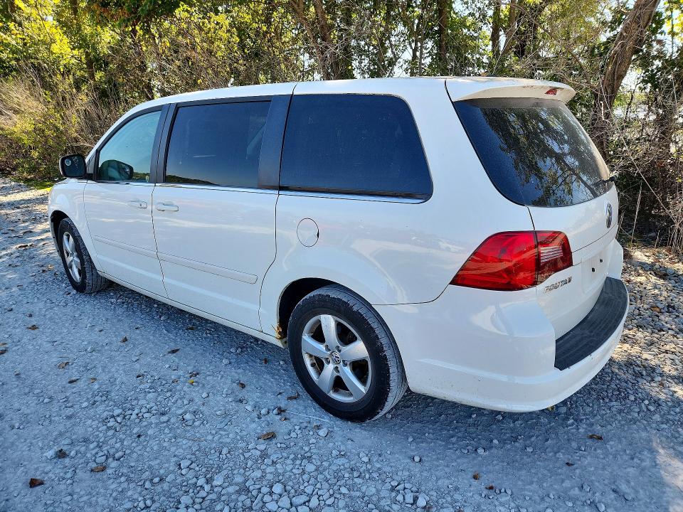 Photo 2 from auction – 2010 VOLKSWAGEN ROUTAN with VIN 2V4RW3D12AR294640