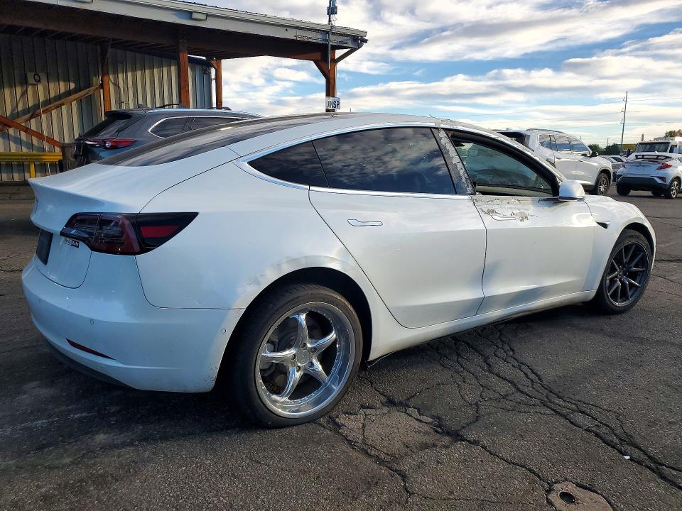 Foto 3 de la subasta – 2019 TESLA MODEL 3 con VIN 5YJ3E1EA3KF483770