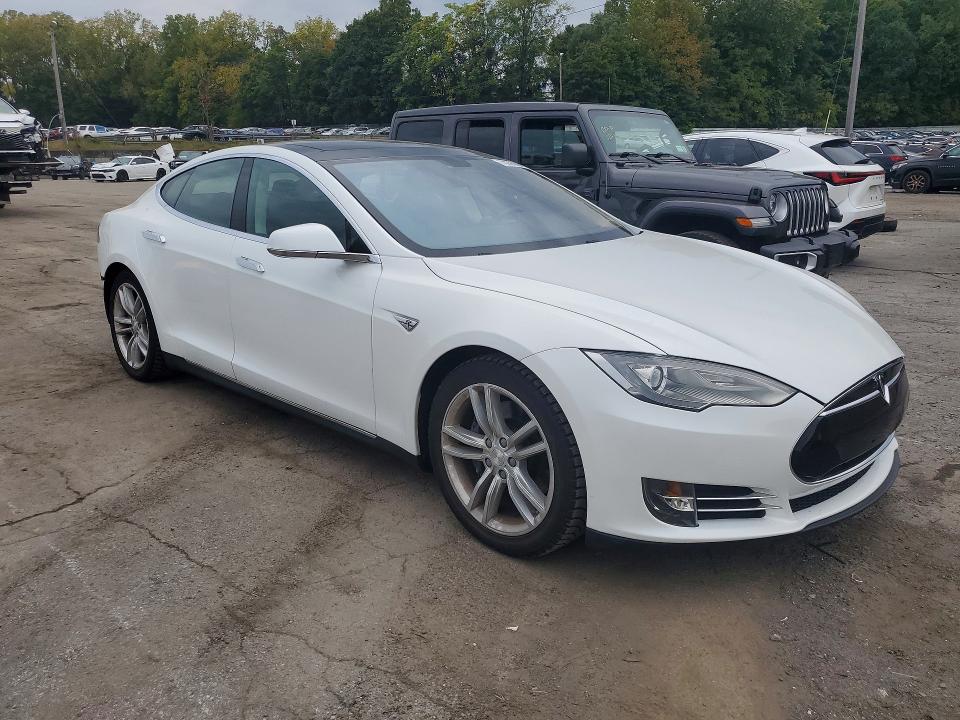 Снимка 4 от търг – 2013 TESLA MODEL S с VIN 5YJSA1DP0DFP17508