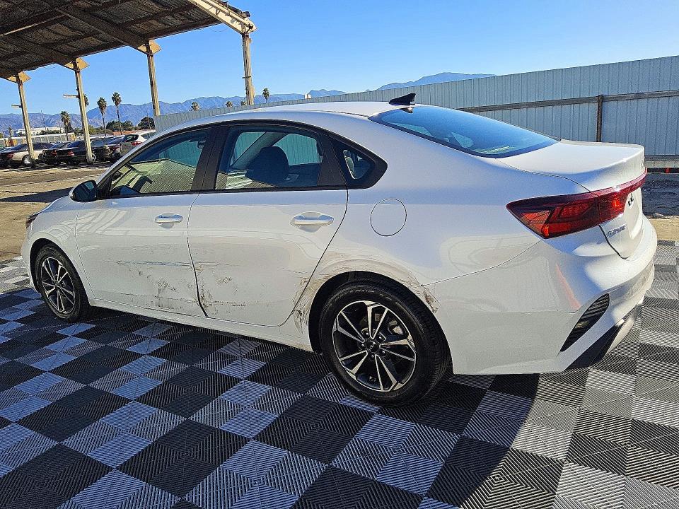 Снимка 2 от търг – 2023 KIA FORTE с VIN 3KPF24ADXPE558341