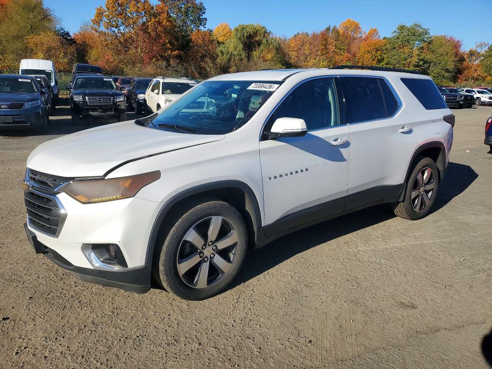 CHEVROLET TRAVERSE 2019 с VIN 1GNEVHKW0KJ155479 - Снимка от търг