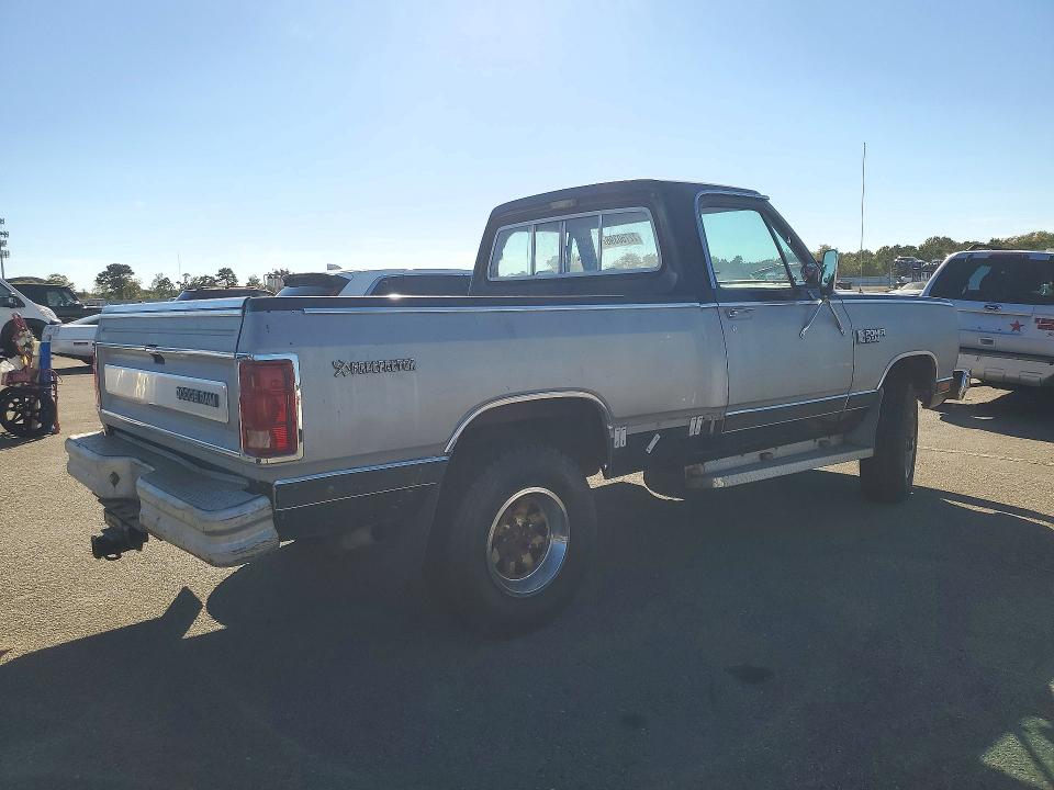 Снимка 3 от търг – 1984 DODGE W-SERIES с VIN 1B7HW14T8ES303339