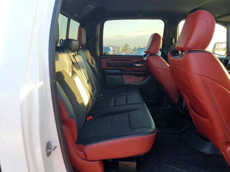 Снимка 10 от търг – 2025 RAM 1500 с VIN 1C6SRFLP9SN574572