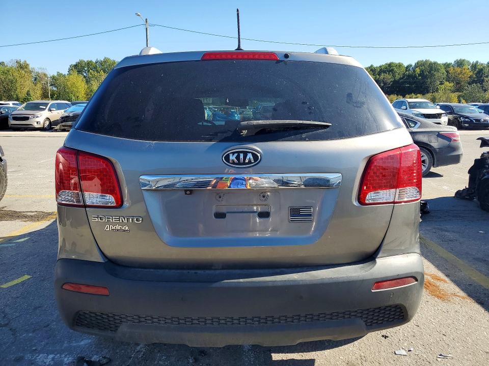Снимка 6 от търг – 2011 KIA SORENTO с VIN 5XYKT4A18BG080014