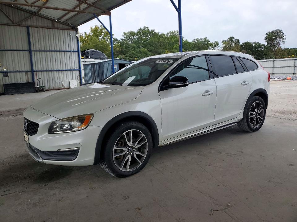 VOLVO V60 CROSS COUNTRY 2015 с VIN YV4612HK8F1000871 - Снимка от търг
