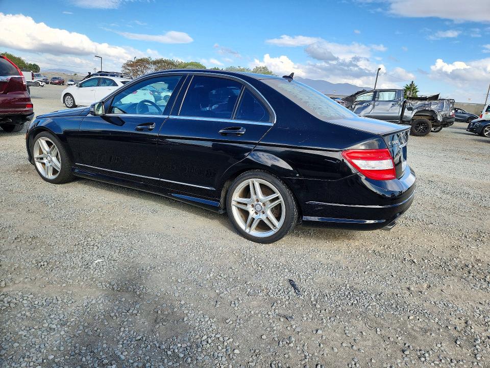 Снимка 2 от търг – 2010 MERCEDES-BENZ C с VIN WDDGF5EB8AR098069