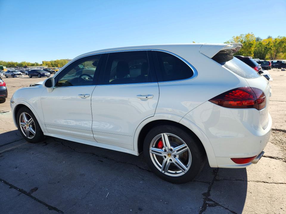 Снимка 2 от търг – 2012 PORSCHE CAYENNE с VIN WP1AC2A27CLA84701