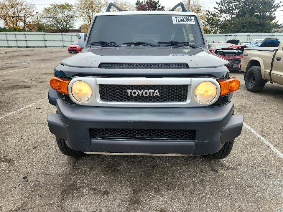 Снимка 5 от търг – 2007 TOYOTA FJ CRUISER с VIN JTEBU11F770024579
