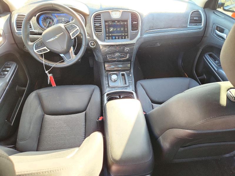 Снимка 8 от търг – 2018 CHRYSLER 300 с VIN 2C3CCARG2JH282122
