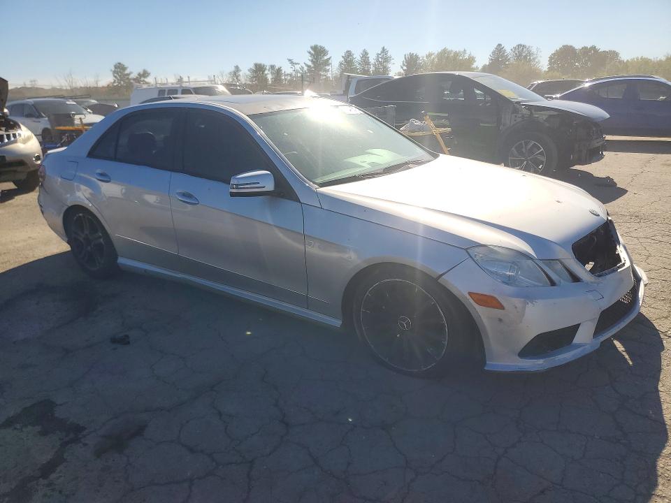 Снимка 4 от търг – 2011 MERCEDES-BENZ E с VIN WDDHF8HB6BA501676