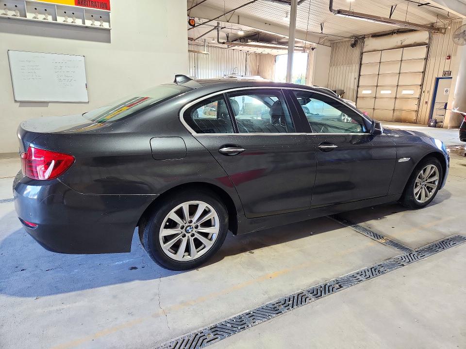 Photo 3 from auction – 2016 BMW 528 with VIN WBA5A7C50GG152488