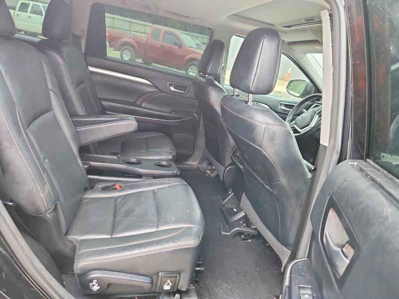 Снимка 11 от търг – 2018 TOYOTA HIGHLANDER с VIN 5TDKZRFH2JS534082
