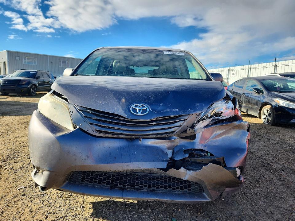Снимка 5 от търг – 2011 TOYOTA SIENNA с VIN 5TDYK3DC1BS170709