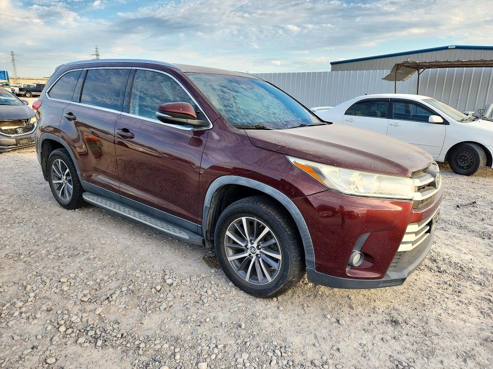 Снимка 4 от търг – 2019 TOYOTA HIGHLANDER с VIN 5TDKZRFH7KS332470