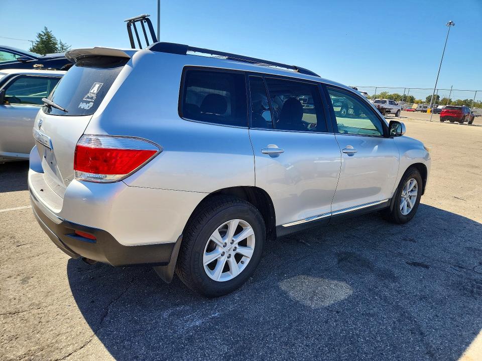 Снимка 3 от търг – 2013 TOYOTA HIGHLANDER с VIN 5TDBK3EH8DS200243
