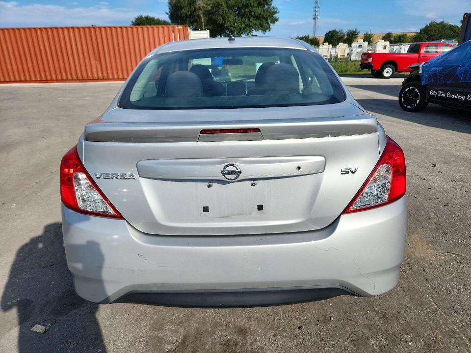 Снимка 6 от търг – 2017 NISSAN VERSA с VIN 3N1CN7AP1HK417671