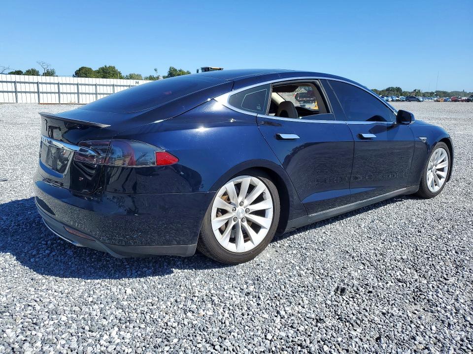 Снимка 3 от търг – 2013 TESLA MODEL S с VIN 5YJSA1DP2DFP17042
