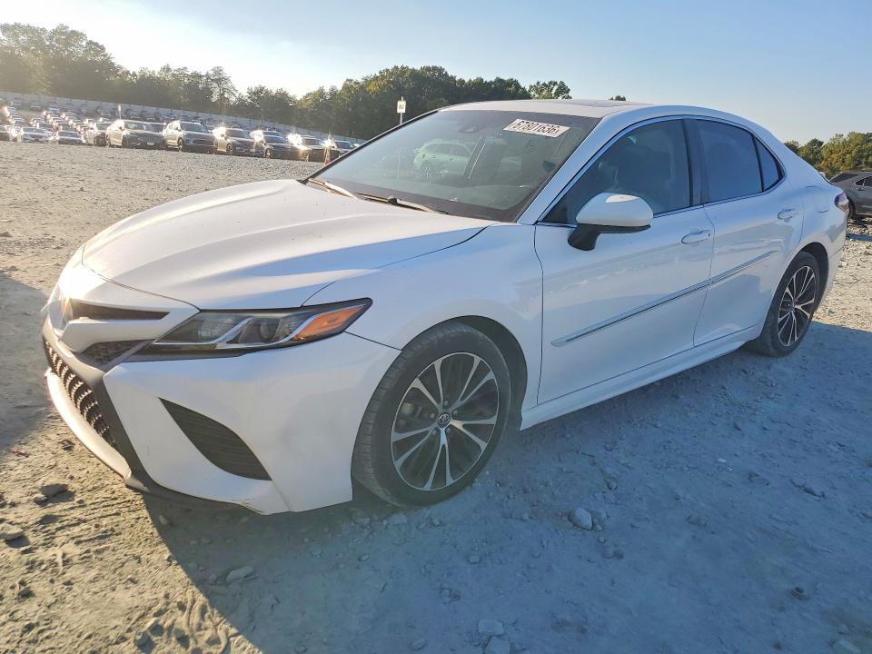 Снимка 1 от търг – 2018 TOYOTA CAMRY с VIN 4T1B11HK6JU520615