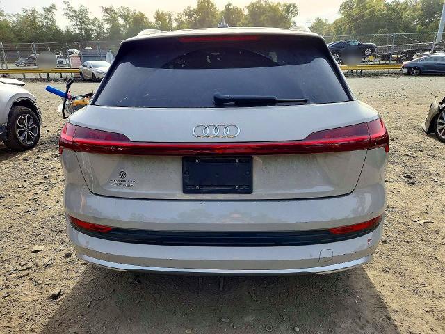 صورة رقم 6 من المزاد - 2019 AUDI E-TRON مع VIN WA1LAAGE3KB015479