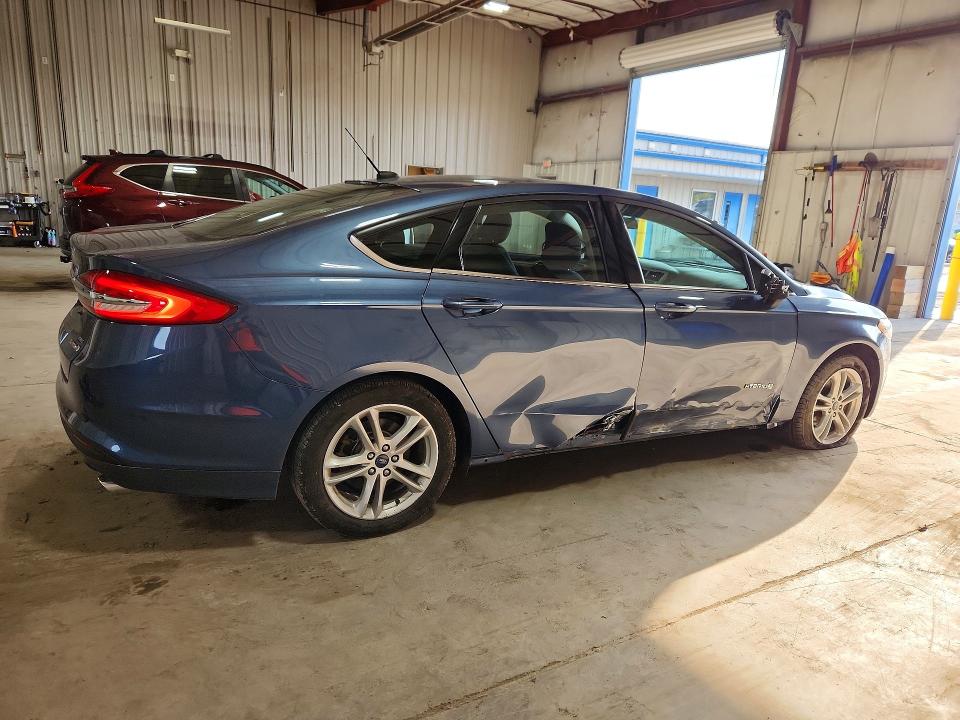 Photo 3 from auction – 2018 FORD FUSION with VIN 3FA6P0LU1JR159900