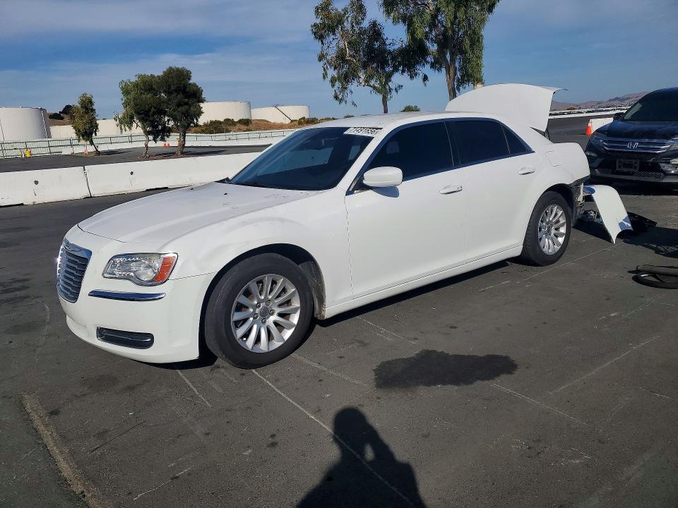 CHRYSLER 300 2014 с VIN 2C3CCAAG0EH235480 - Снимка от търг
