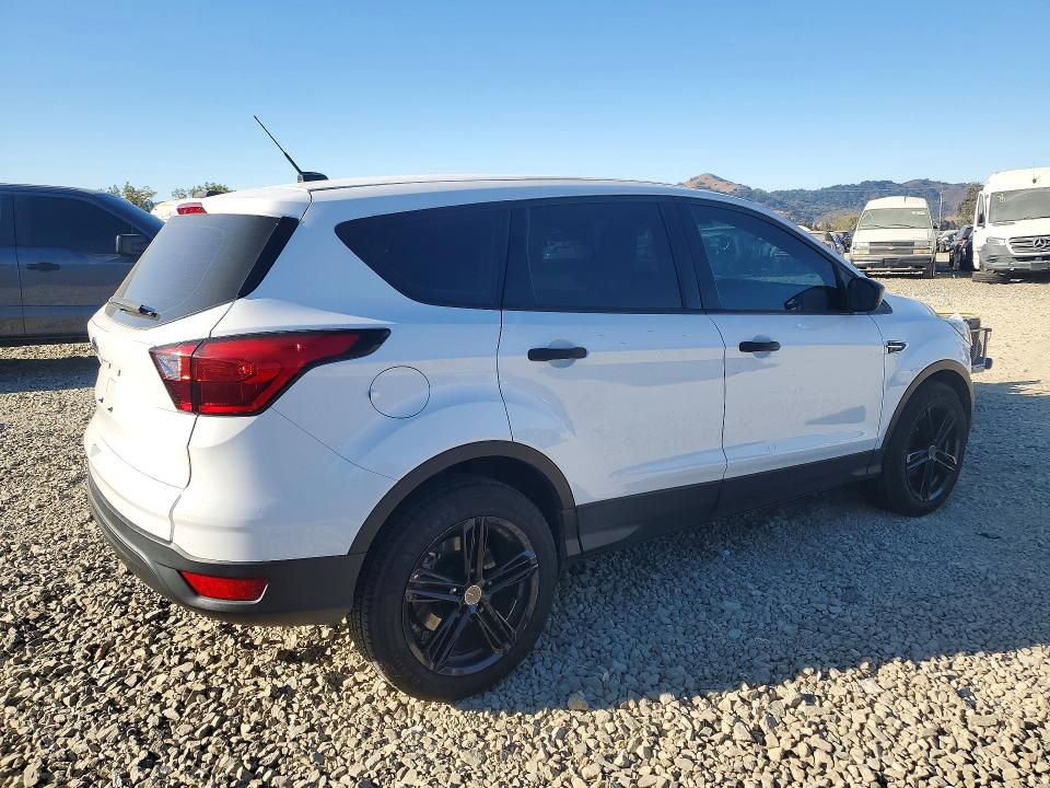 Photo 3 from auction – 2019 FORD ESCAPE with VIN 1FMCU0F7XKUA72191