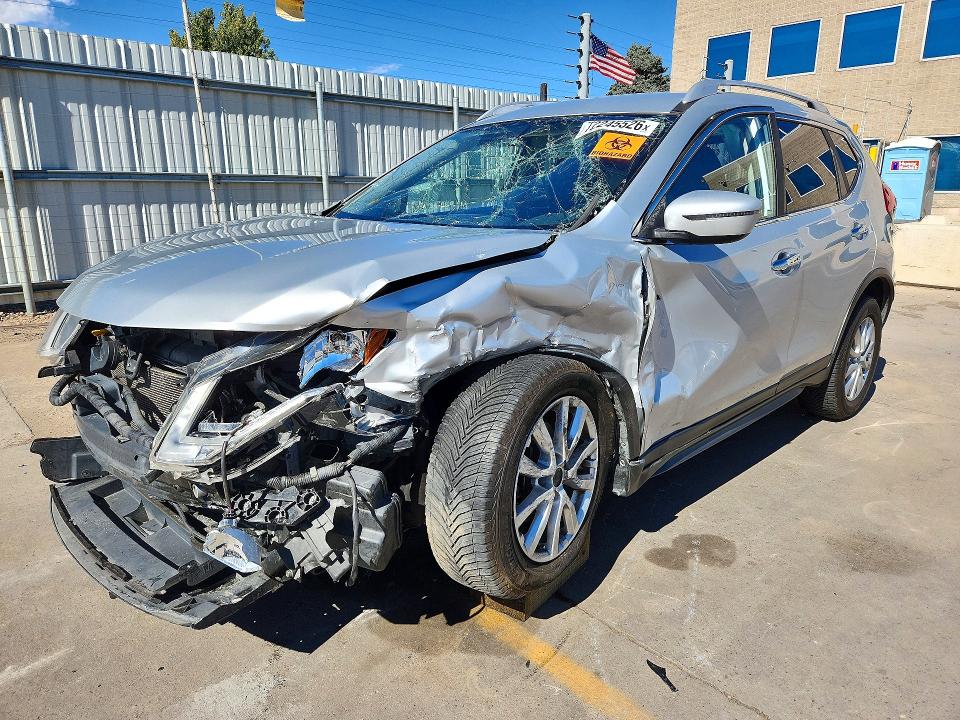 NISSAN ROGUE 2017 с VIN JN8AT2MV3HW264808 - Снимка от търг