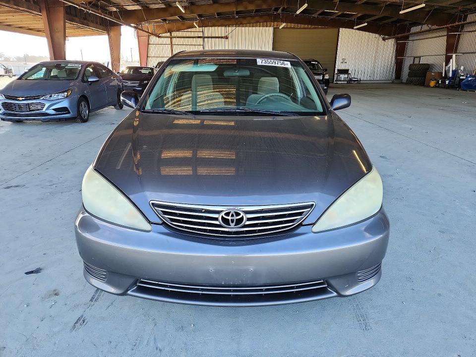 Снимка 5 от търг – 2005 TOYOTA CAMRY с VIN 4T1BE32KX5U944653