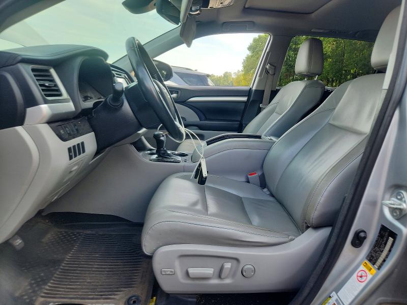 Снимка 7 от търг – 2018 TOYOTA HIGHLANDER с VIN 5TDJZRFH8JS559807