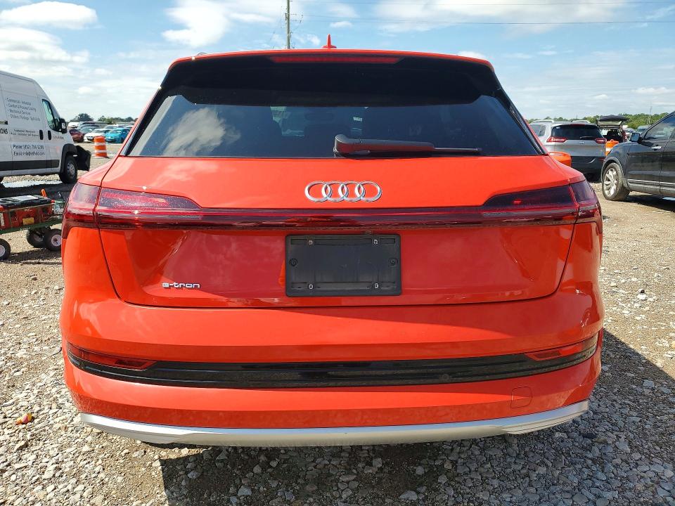 Снимка 6 от търг – 2019 AUDI E-TRON с VIN WA1LAAGEXKB022414