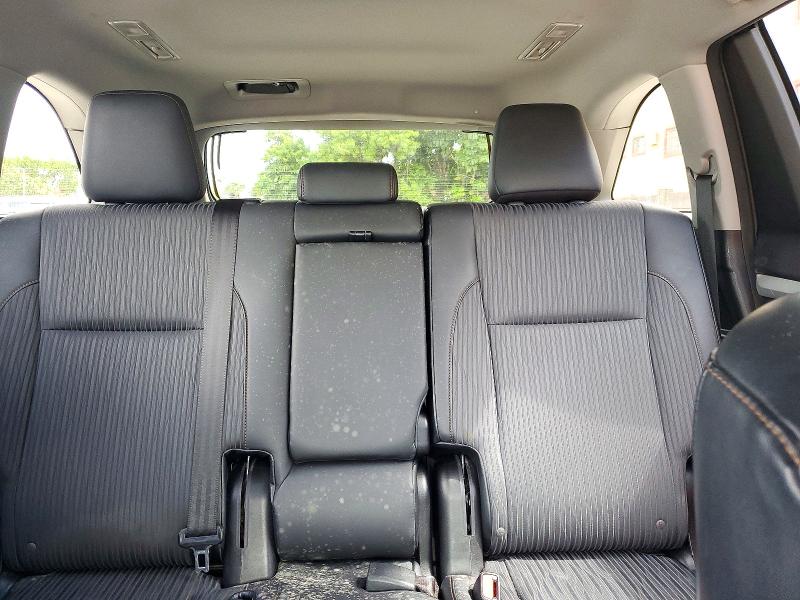 Photo 10 from auction – 2015 TOYOTA HIGHLANDER with VIN 5TDZKRFHXFS102303