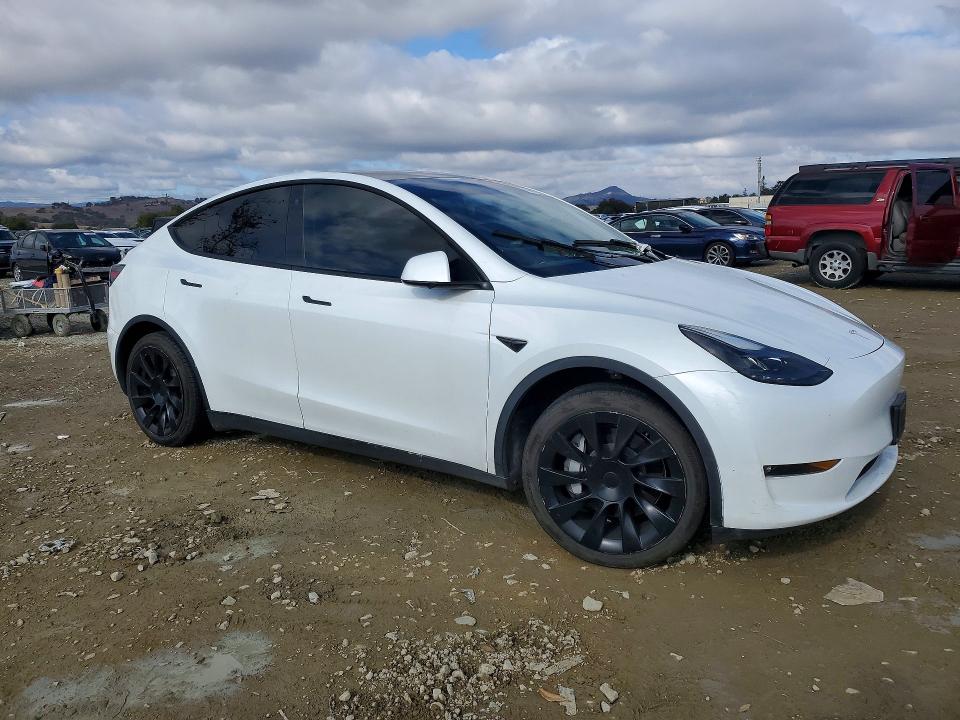 Zdjęcie 4 z aukcji – 2023 TESLA MODEL Y z VIN 7SAYGAEE6PF626675