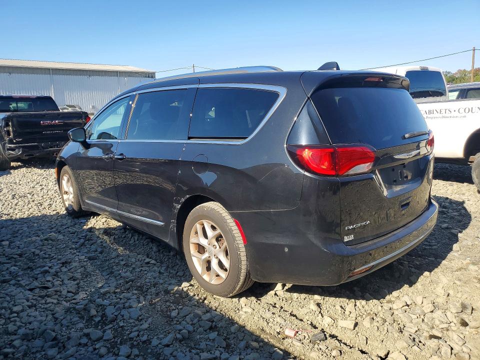 Photo 2 from auction – 2019 CHRYSLER PACIFICA with VIN 2C4RC1EGXKR541608