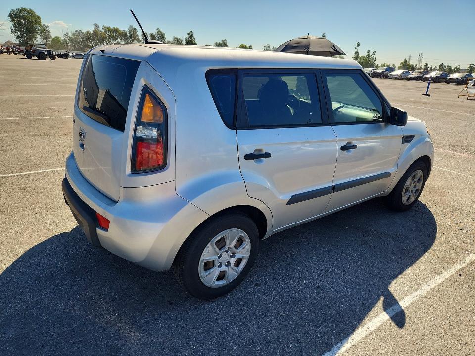 Photo 3 from auction – 2011 KIA SOUL with VIN KNDJT2A16B7313529