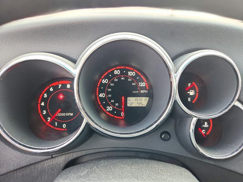 Снимка 9 от търг – 2005 TOYOTA MATRIX с VIN 2T1KR32E15C496061