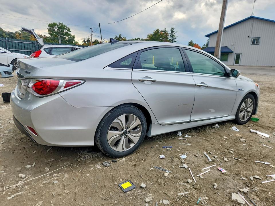 Photo 3 from auction – 2014 HYUNDAI SONATA with VIN KMHEC4A48EA105520