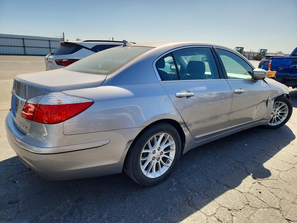Снимка 3 от търг – 2010 HYUNDAI GENESIS с VIN KMHGC4DE7AU081457