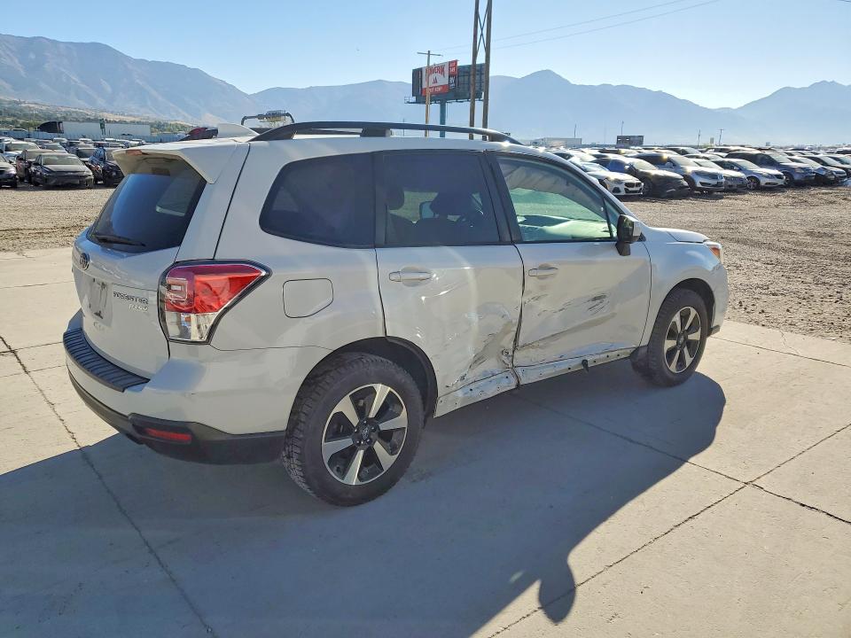 Фото 3 с аукциона – 2017 SUBARU FORESTER с VIN JF2SJAEC3HH448469