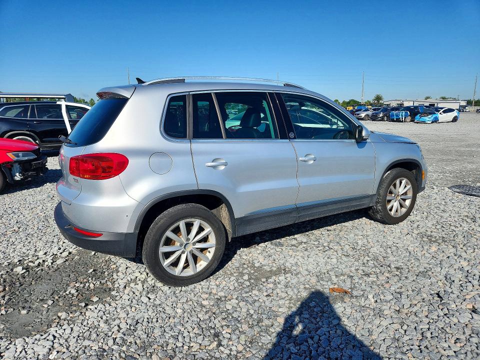 Снимка 3 от търг – 2017 VOLKSWAGEN TIGUAN с VIN WVGRV7AX7HK007150