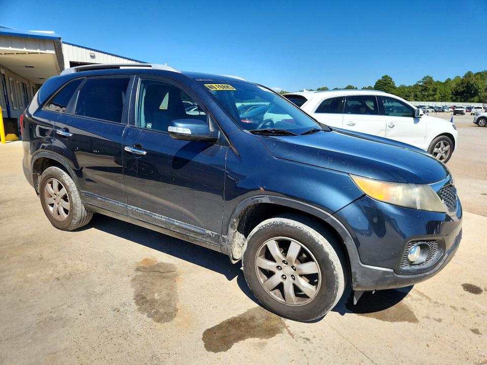 Photo 4 from auction – 2011 KIA SORENTO with VIN 5XYKT4A11BG062518